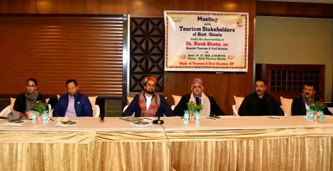 विवेक भाटिया ने ली पर्यटन हितधारकों की बैठक, बर्फबारी में बेहतर सुविधा देने पर जोर