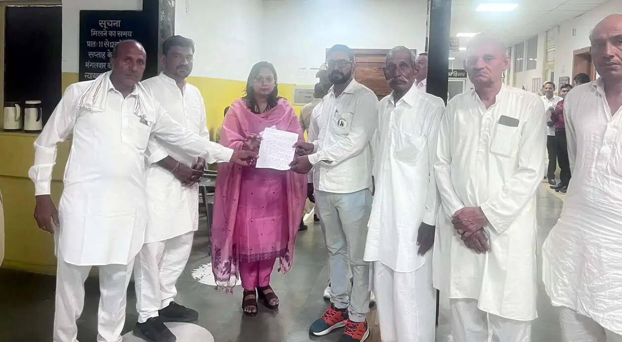 हिसार : टावर लाइनों के कारण बेशकीमती जमीन हो रही कौड़ियों के भाव