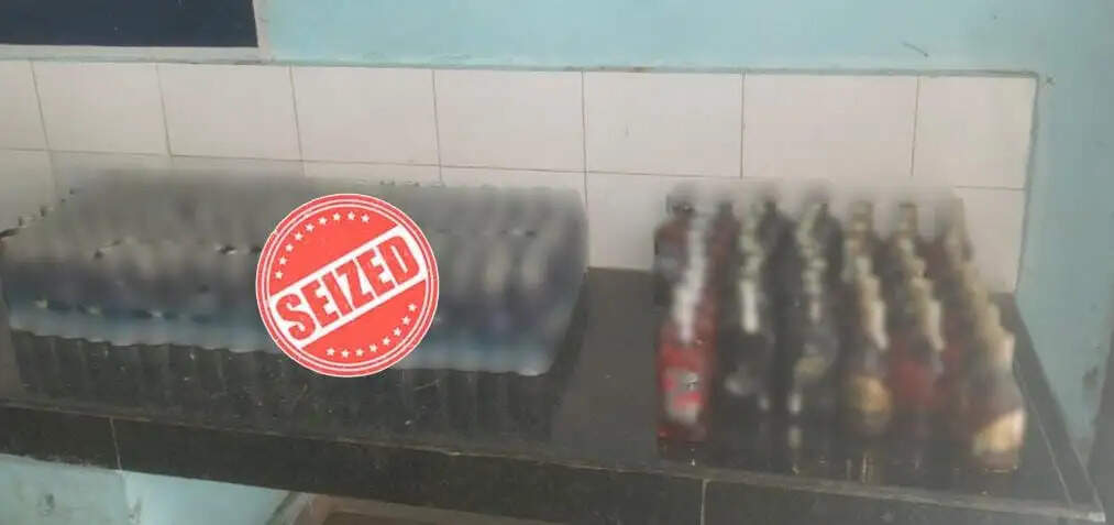 बलुआ बाजार में 61 लीटर अवैध शराब बरामद, एक आरोपित गिरफ्तार