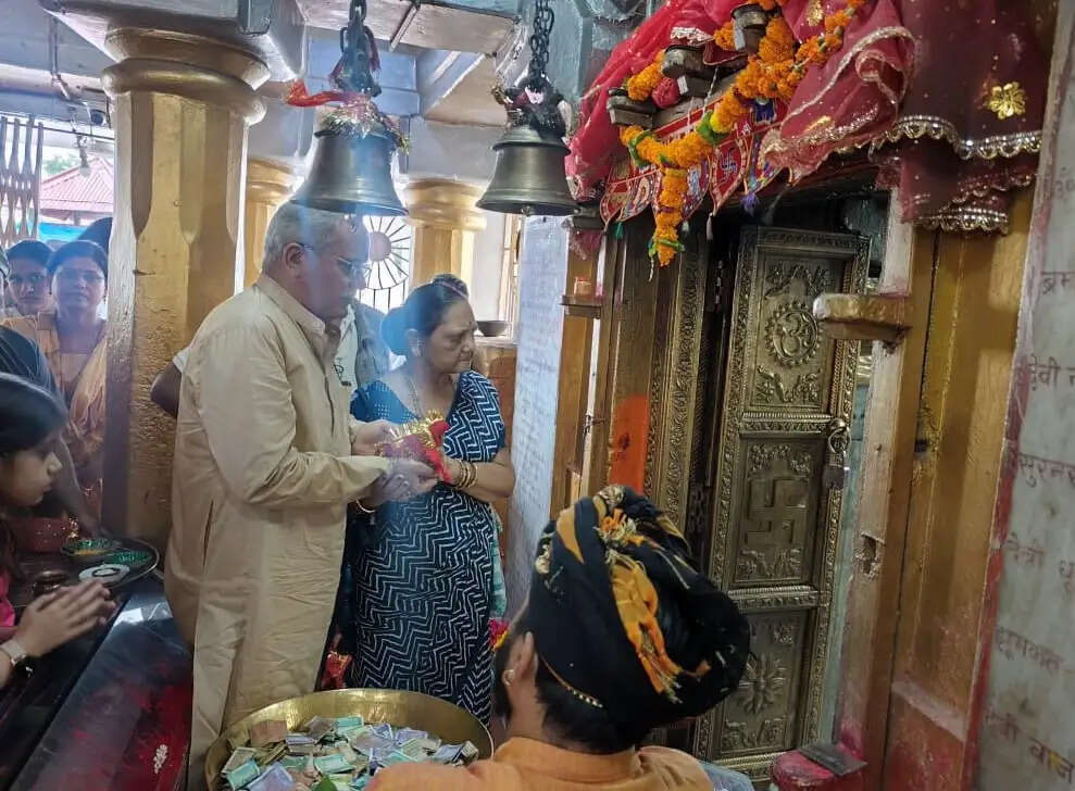 अनूपपुर: अमरकंटक पहुंचे पूर्व मुख्यमंत्री भूपेश बघेल, सपरिवार मां नर्मदा का किया पूजन-अर्चन