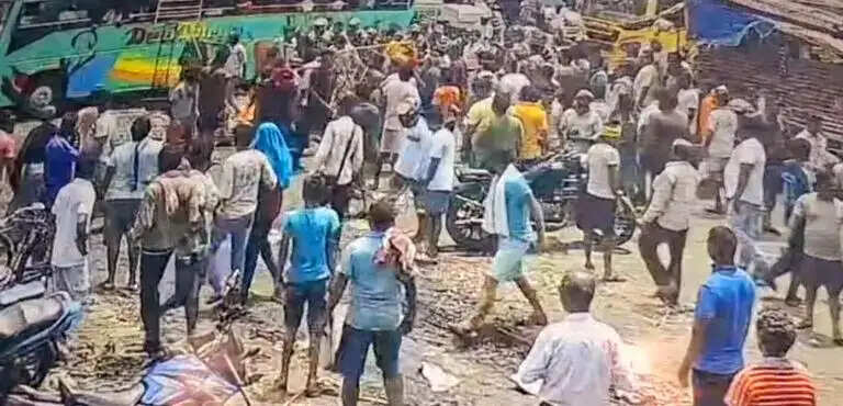 दुर्गापुर के सेन मार्केट में बदमाशों का तांडव, व्यापारियों से मारपीट का आरोप