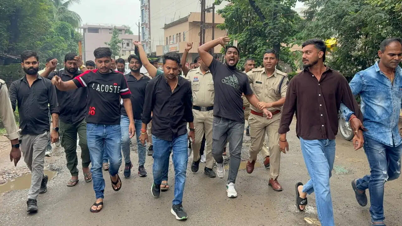 कोरबा में उपमुख्यमंत्री अरुण साव को एनएसयूआई और युवा कांग्रेस ने दिखाए काले झंडे, कई कार्यकर्ता हिरासत में