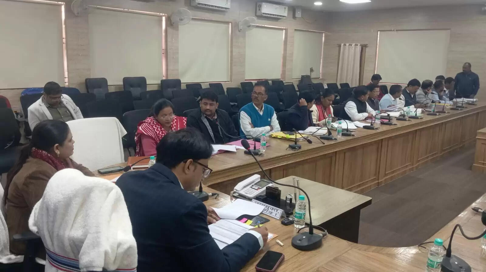 डीसी ने दिया अवैध शराब के विरुद्ध नियमित रूप से छापेमारी करने का निर्देश