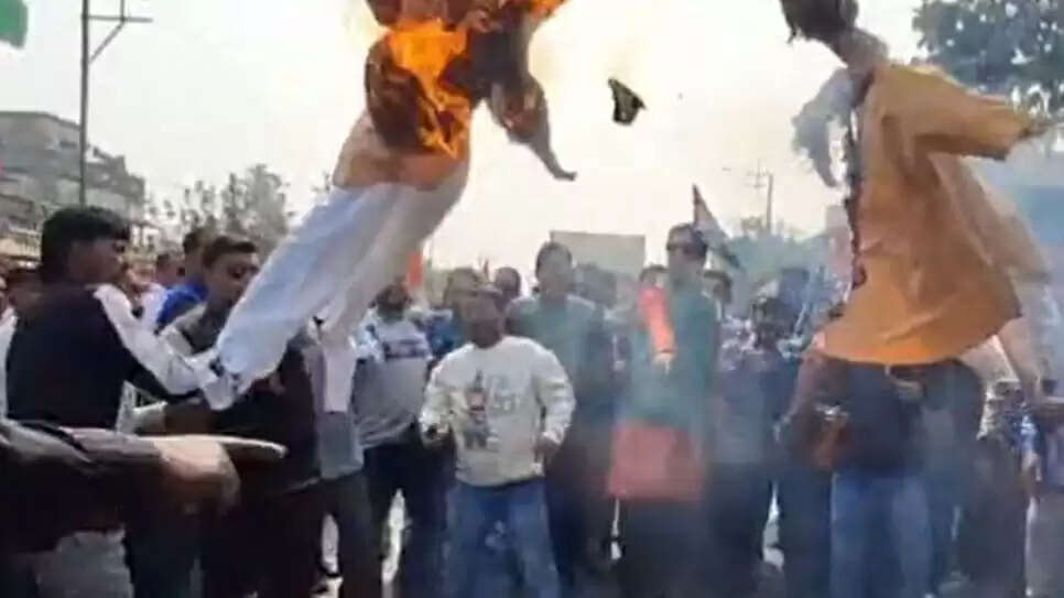 फॉर्म-7 पर तृणमूल का सड़क आंदोलन, भाजपा बोली– फर्जी मतदाताओं की पोल खुलने का डर