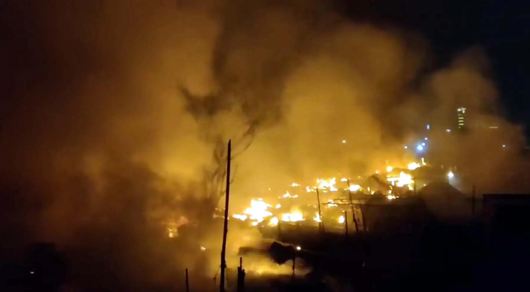 गुरुग्राम:भीषण आग से सैंकड़ों झुग्गियां नष्ट