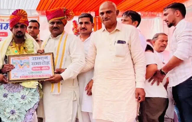 सोनीपत: एशियाड में स्वर्ण पदक विजेता कबड्डी टीम के कप्तान सुनील मलिक सम्मानित