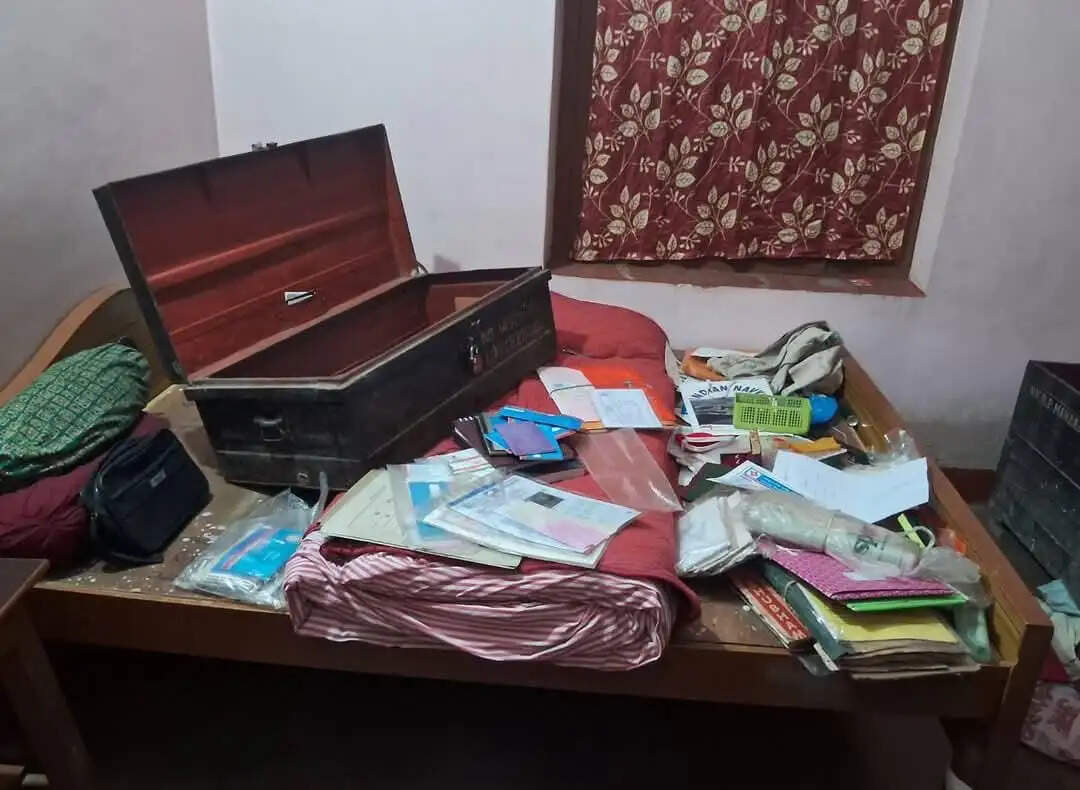 सूने घर में चोरी: कुंडी काटकर लाखों के जेवरात व नकदी पर हाथ साफ