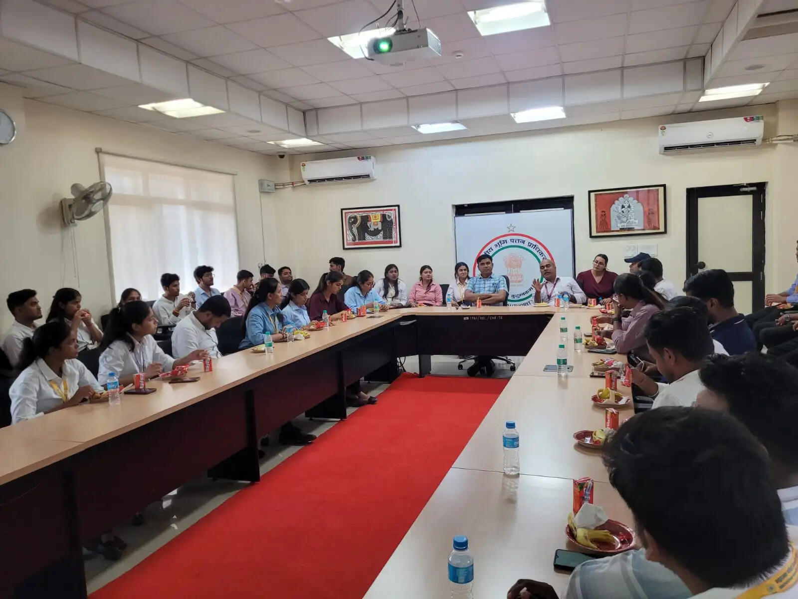 एमजीसीयू के एमबीए छात्रों ने रक्सौल लैंड पोर्ट का किया शैक्षणिक भ्रमण