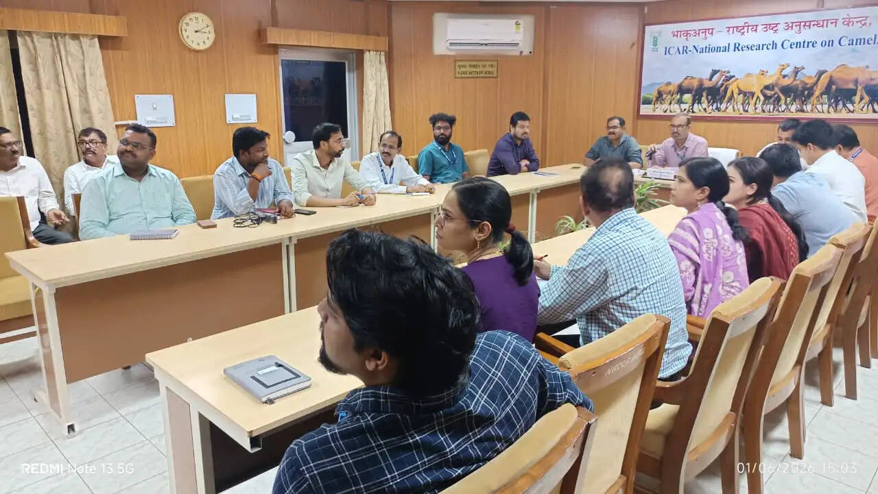 ऊंटनी का दूध पोषण और ग्रामीण अर्थव्यवस्था को दे सकता है नई दिशा : डॉ. पूनिया
