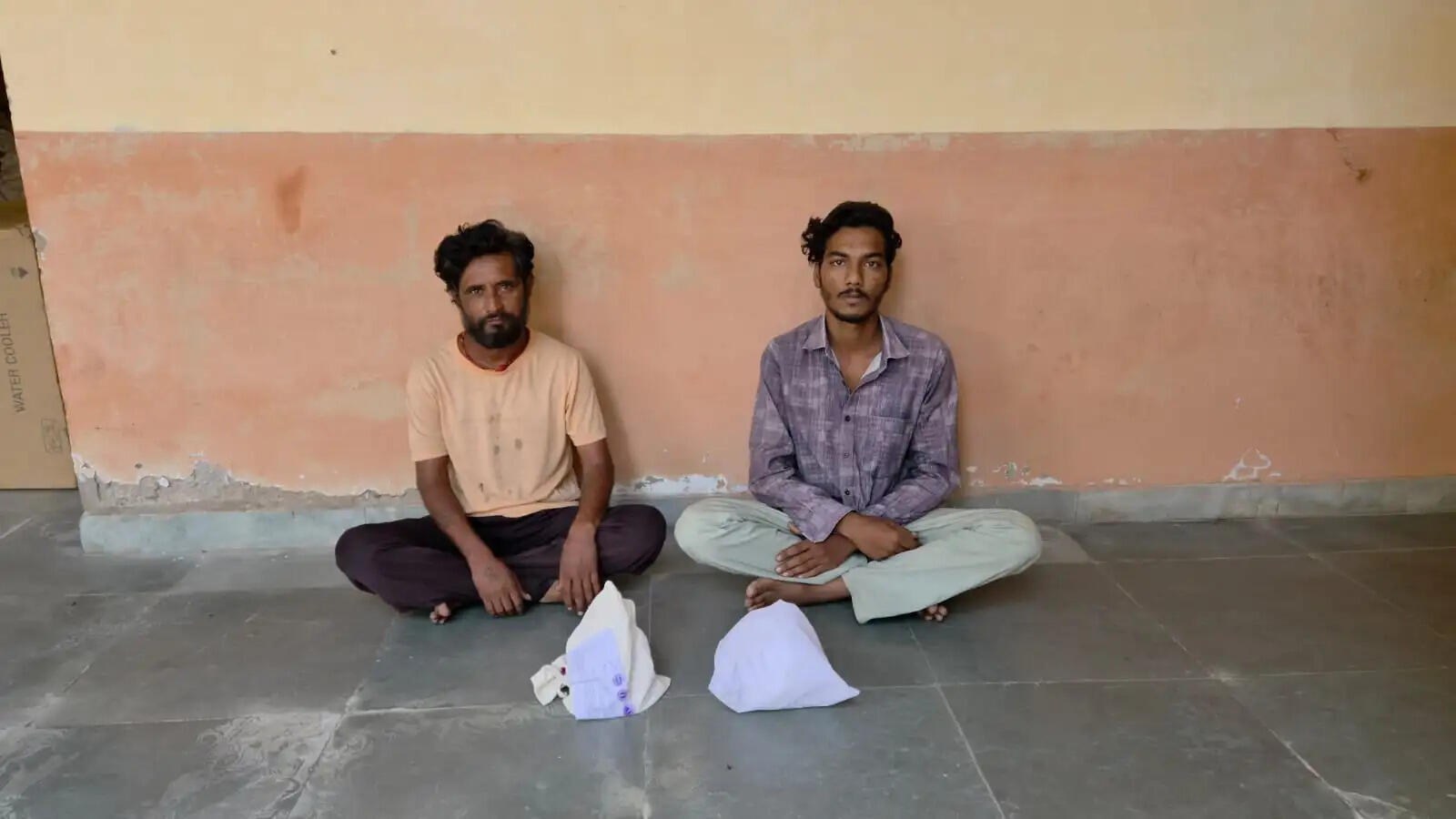 मंदिर में दर्शन के बहाने चोरी करने वाले दो युवक गिरफ्तार