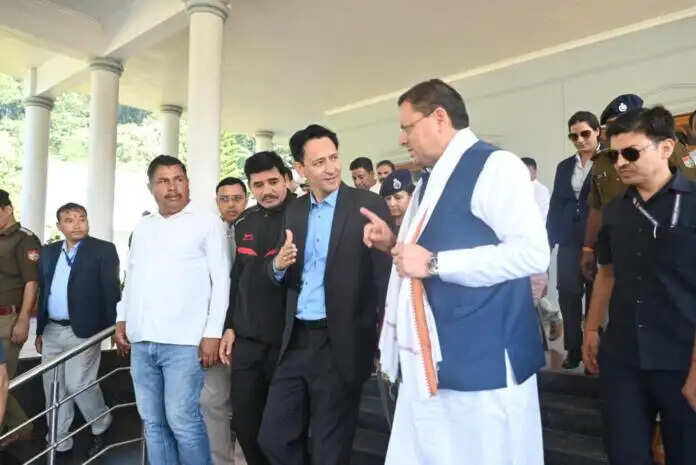 मुख्यमंत्री ने सुनीं जनसमस्याएं अधिकारियों को दिए तुरंत समाधान के निर्देश