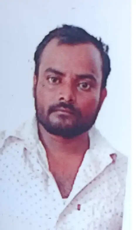 रात में पुलिया पर बैठा राज मिस्त्री नहर में गिरा, तीन घंटे बाद शव बरामद