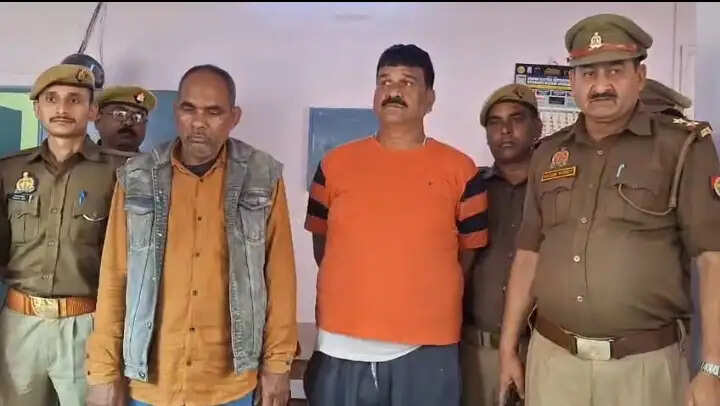 डेढ़ किलो चरस के साथ दो तस्कर गिरफ्तार, नेपाल के रास्ते कानपुर में की जाती थी सप्लाई