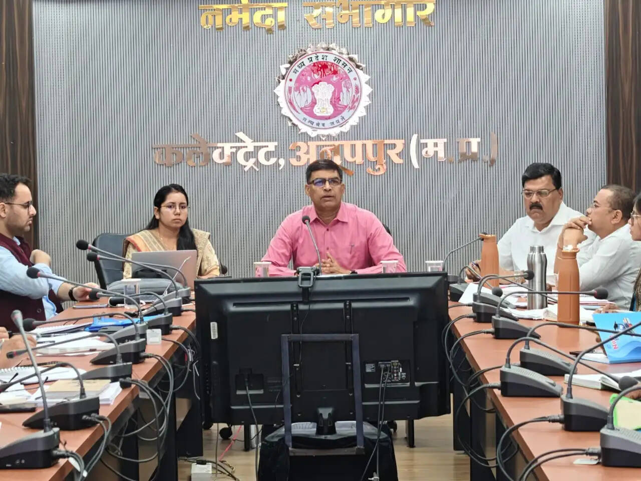 अनूपपुर: वृंदावन ग्रामों को बनाया आदर्श, वर्षाकाल में क्षतिग्रस्त मार्गों की कराएं मरम्मत -कलेक्टर