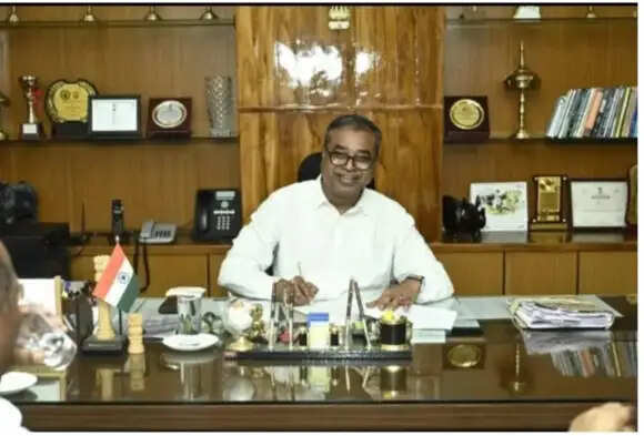 घूसखोर एसीएस अधिकारी के घर से नकदी और सोने के आभूषणों का जखीरा बरामद