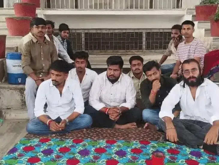 छात्रसंघ चुनाव सहित विभिन्न मांगों को लेकर सुखाड़िया विश्वविद्यालय में अनिश्चितकालीन भूख हड़ताल