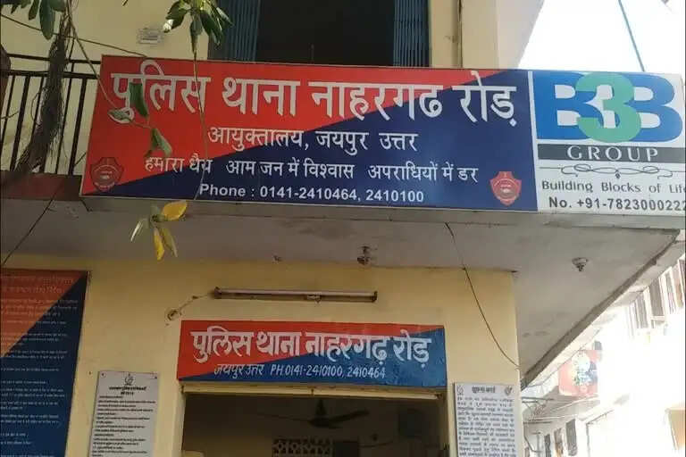20 रुपए की कचौरी खाने रुका व्यापारी: स्कूटी के आगे रखा 20 लाख रुपए से भरा बैग लेकर भागे बदमाश