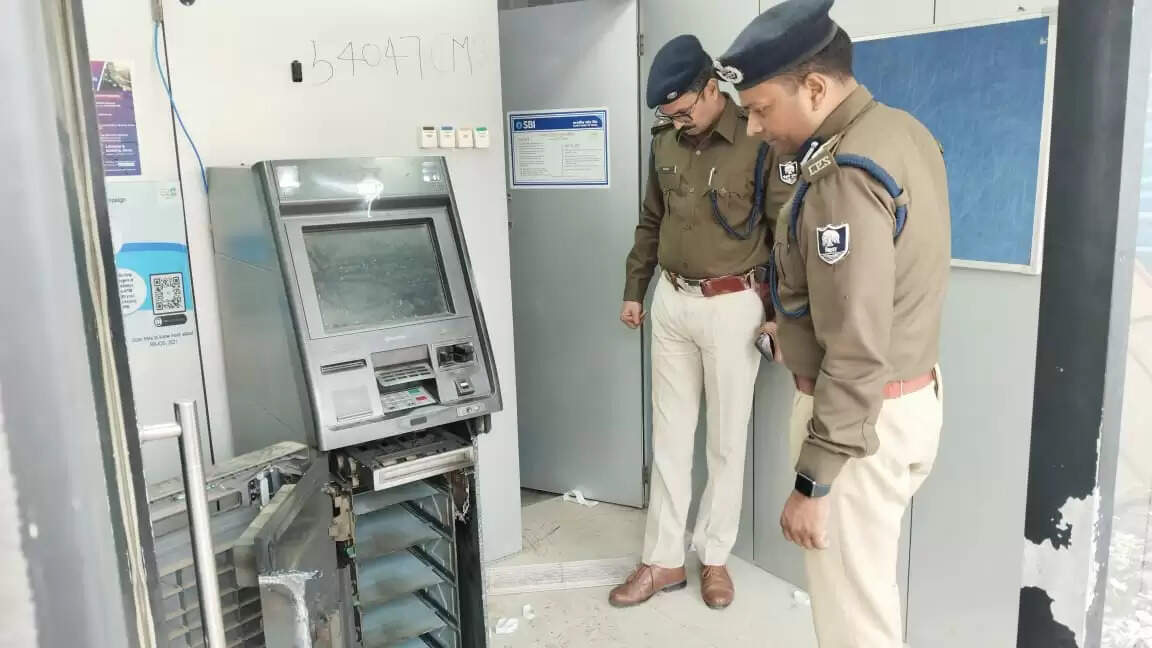 पुलिस गोष्ठी के तुरंत बाद चोरों ने एसबीआई&nbsp;एटीएम पर किया हाथ साफ
