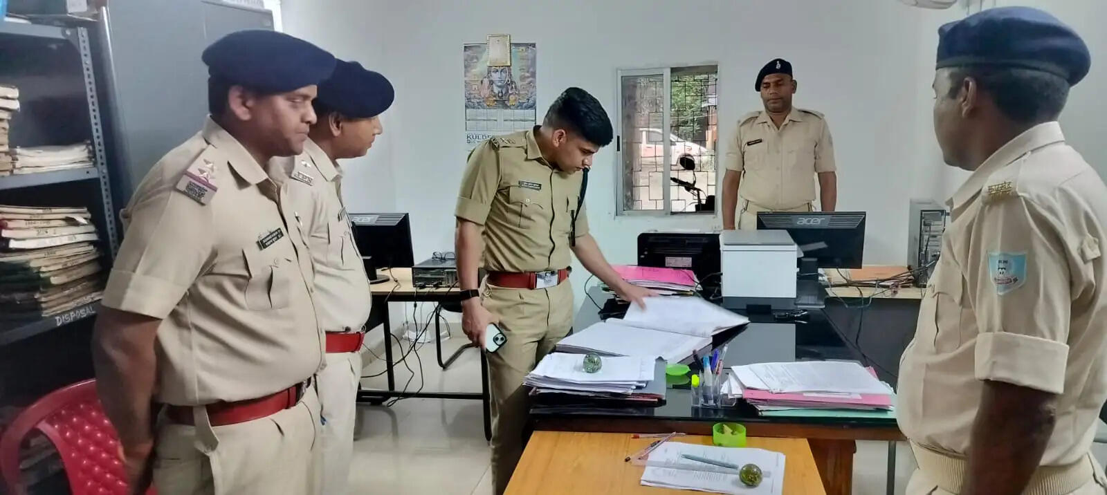 मांडू थाना पहुंचे एसपी, थाना प्रभारी को दिया निर्देश