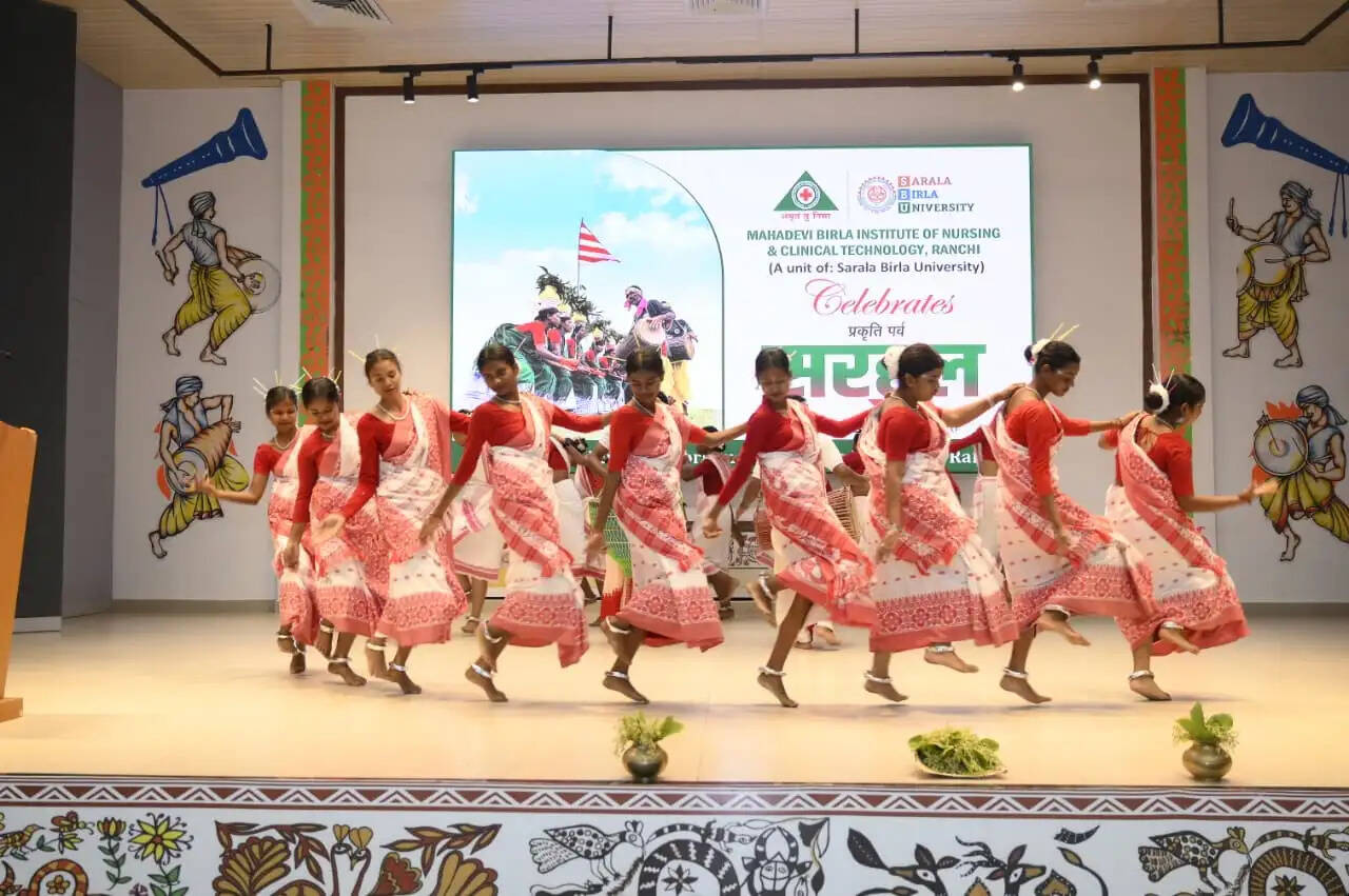 एसबीयू में धूमधाम से मना सरहुल पर्व, छात्रों ने दी सुंदर प्रस्तुती
