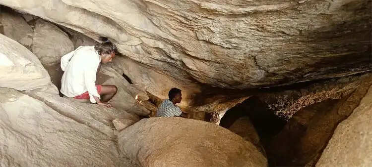 गढ़पहाड़ की गुफाओं में झलकती प्रागैतिहासिक सभ्यता की अनूठी विरासत