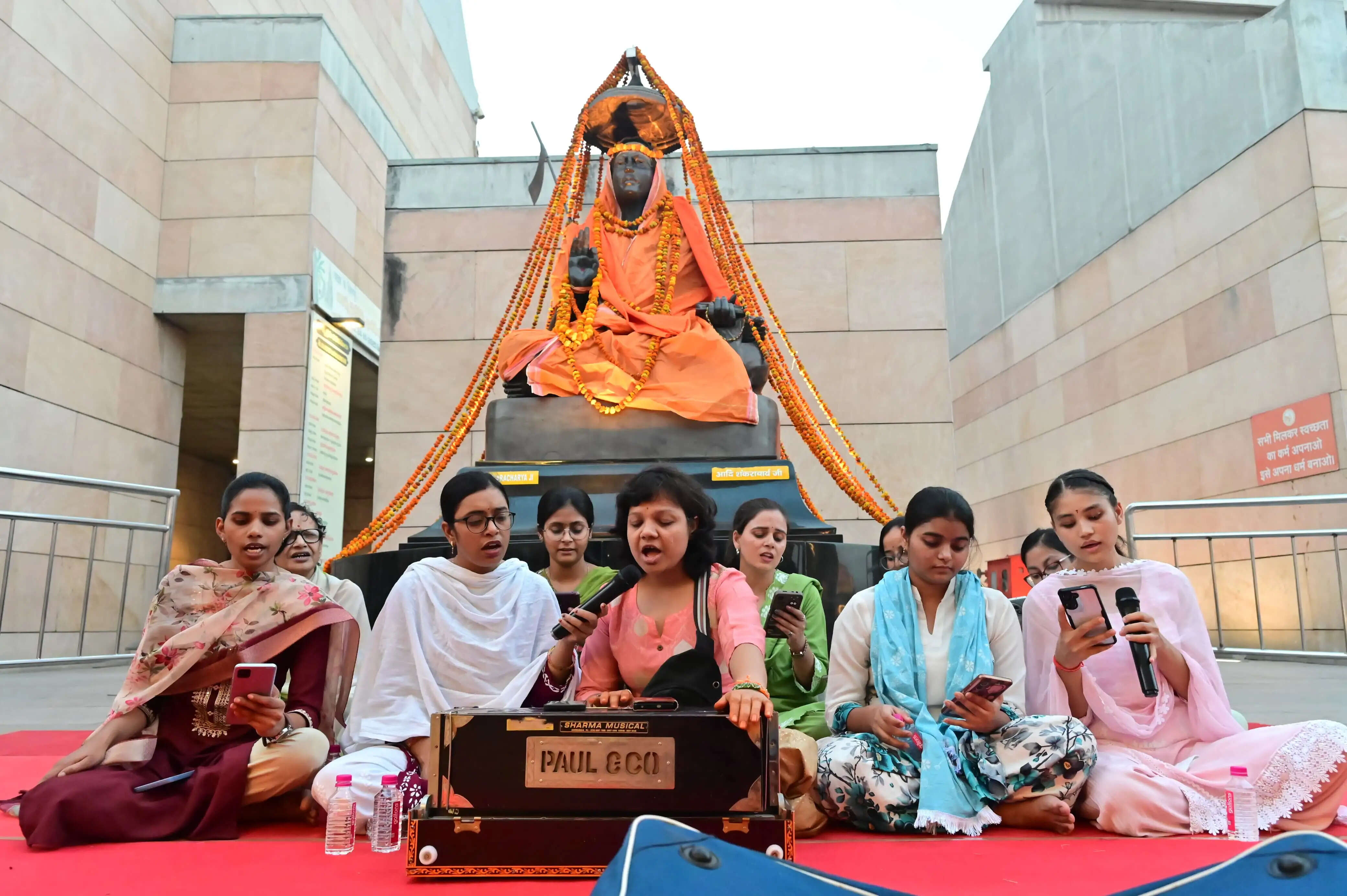 आद्य शंकराचार्य की 2533वीं जयन्ती काशी में मनी,श्री काशी विश्वनाथ धाम में रचित स्तोत्रों का हुआ पाठ