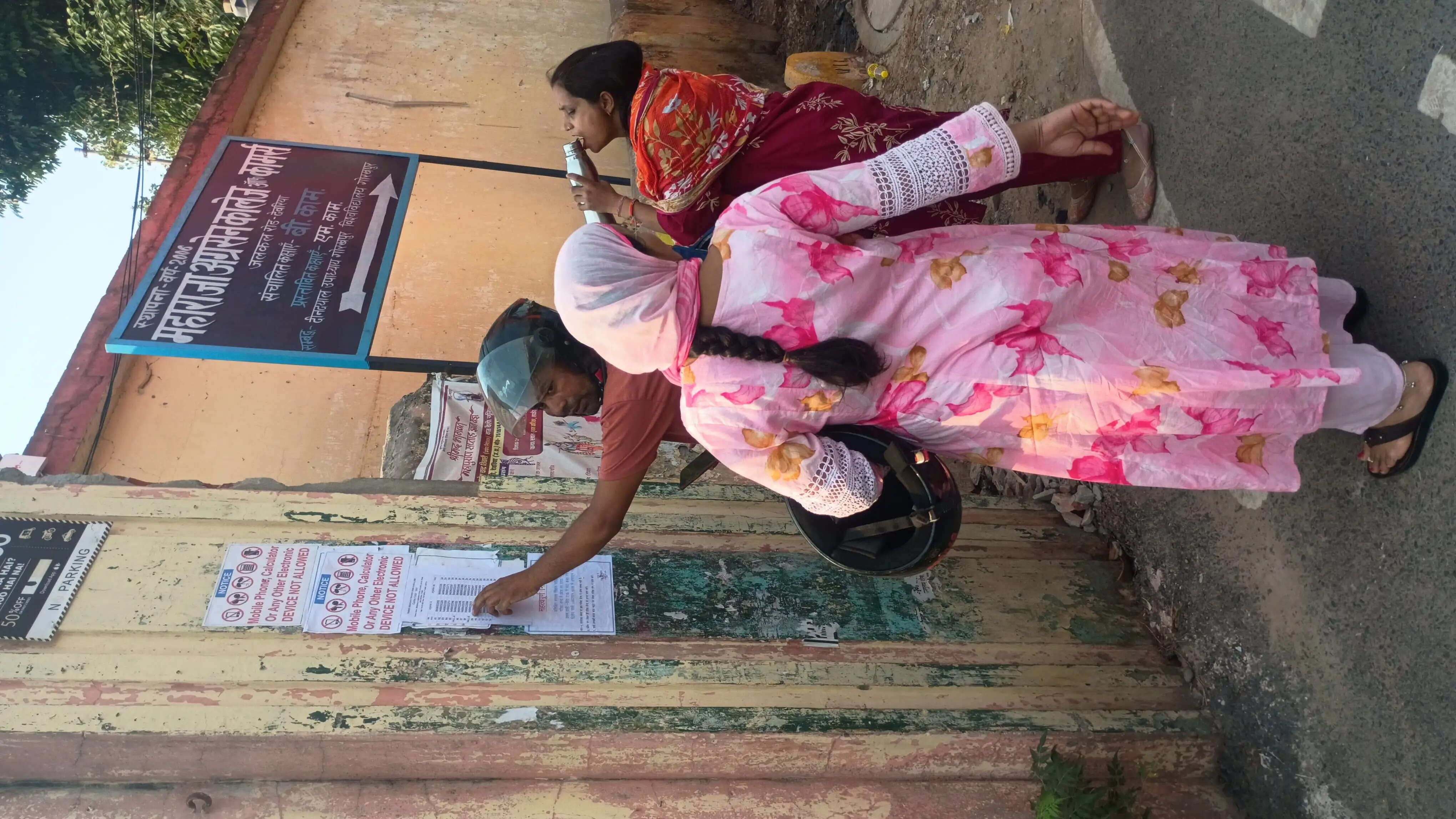 टीजीटी परीक्षा : पहली पाली में 4227 अभ्यर्थी हुए शामिल, कड़ी सुरक्षा के बीच केंद्रों का जिलाधिकारी लेते रहे जायजा