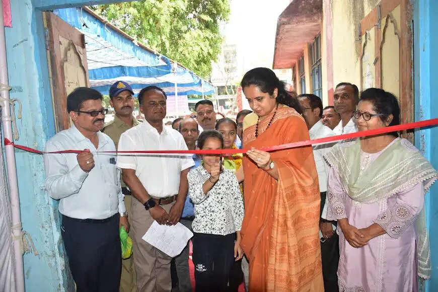 मंदसौरः कलेक्टर ने संजय गांधी उद्यान में पुस्तक मेले का शुभारंभ किया