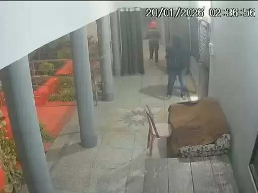 अनूपपुर: सूने मकान से सोने-चांदी के जेवरात चोरी, सीसीटीवी में कैद हुए 3 चोर