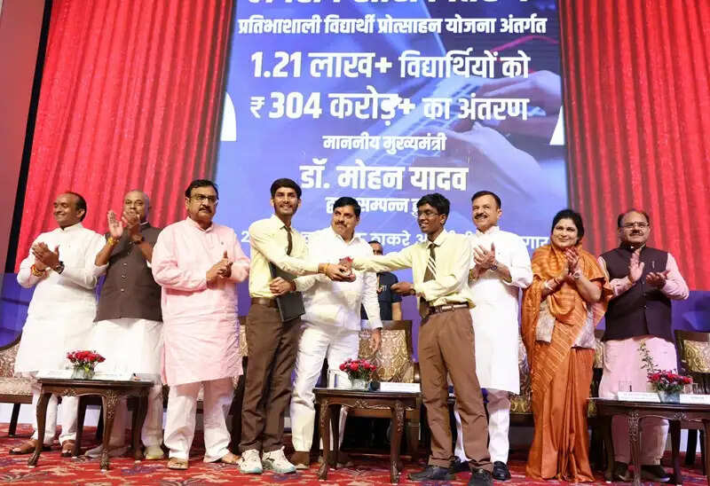 सफलता में रहें विनम्र और असफलता से सीखकर आगे बढ़ें विद्यार्थी : मुख्यमंत्री डॉ. यादव