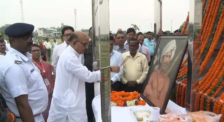 झारखंड विधानसभा अध्यक्ष ने भगवान बिरसा मुंडा को दी श्रद्धांजलि