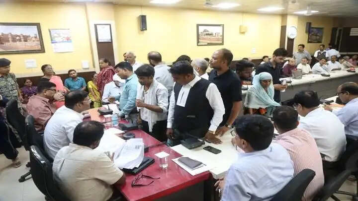 ग्वालियरः कलेक्टर ने रोजगार मेले में किया युवाओं से संवाद, कहा- जॉब क्रिएटर बनें