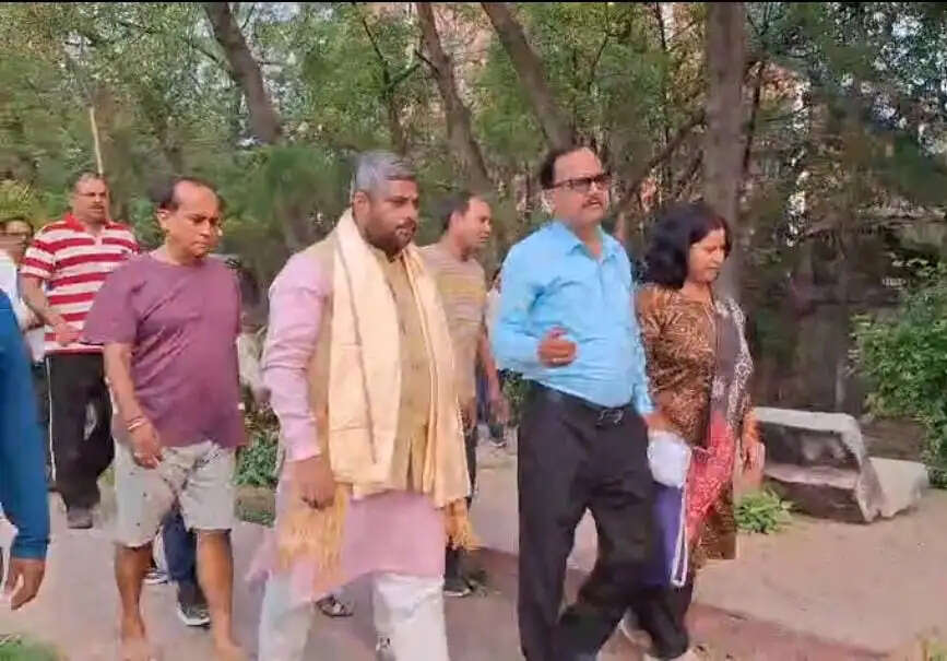 विधायक ने लाजपत पार्क का किया निरीक्षण, कहा– जल्द सुधरेगी व्यवस्था