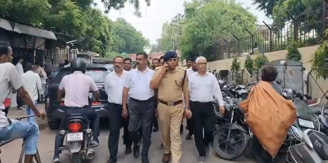 कचहरी की सड़कों पर नहीं चलेगी मनमानी, पुलिस ने हटवाया अतिक्रमण