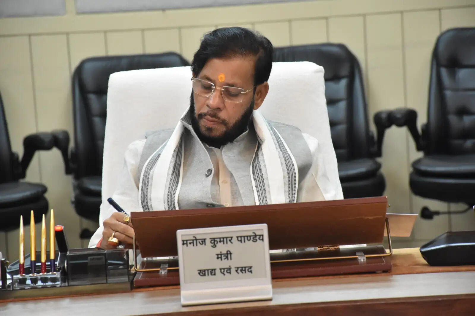 उत्तर प्रदेश में 14.64 करोड़ लाभार्थियों को मिल रहा निःशुल्क राशन : मनोज पाण्डेय