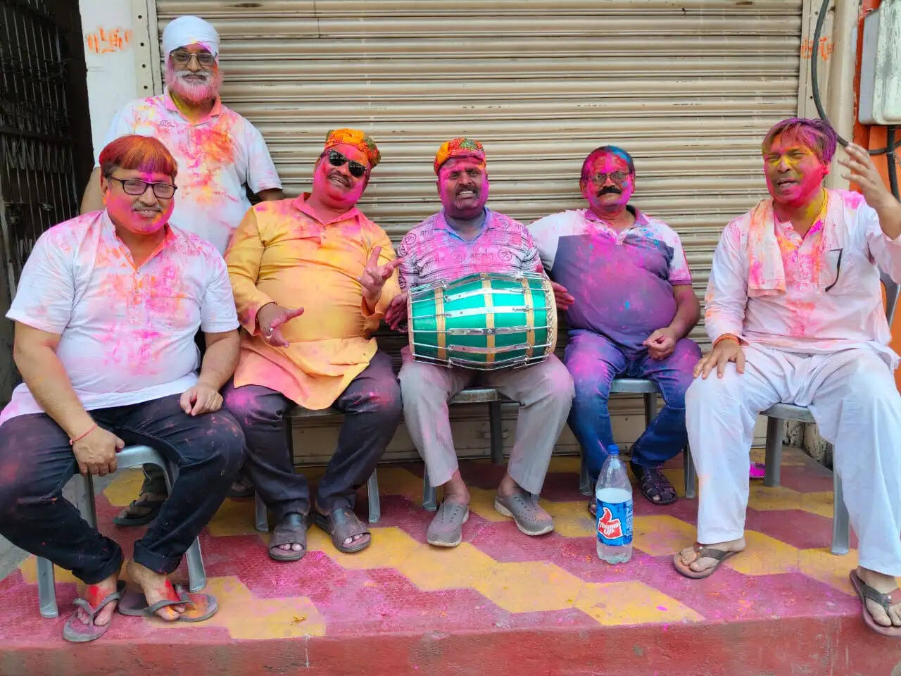 खड़गपुर में रंगों की धूम, सौहार्द के साथ मना होली उत्सव