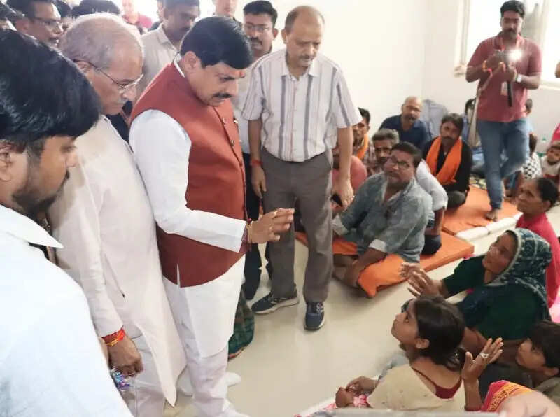 मप्र के मुख्यमंत्री ने चित्रकूट में बाढ़ प्रभावित क्षेत्रों का पैदल भ्रमण कर नुकसान का लिया जायजा