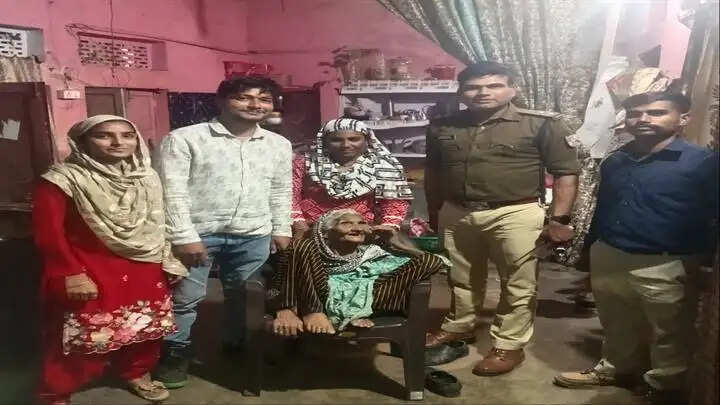 ग्वालियरः न्यायाधीशों ने अपनों से बिछुड़ी बुजुर्ग महिला को परिवार से मिलाया