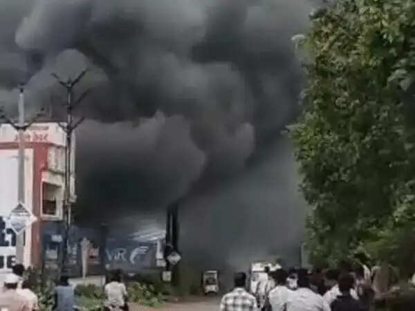 जबलपुर&nbsp;में&nbsp;खजरी खिरिया बाईपास स्थित टायर गोदाम में भीषण आग, लाखों के टायर जलकर राख