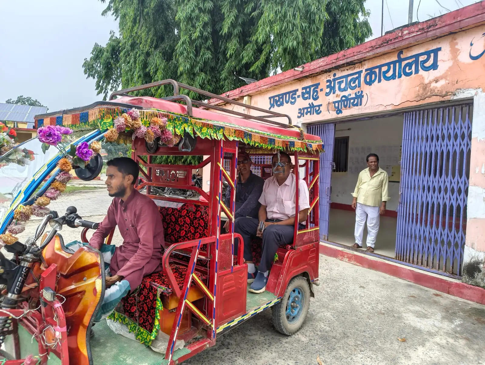 टोटो पर निकले बीडीओ, ‘नो व्हीकल डे’ से दिया ईंधन बचत का संदेश