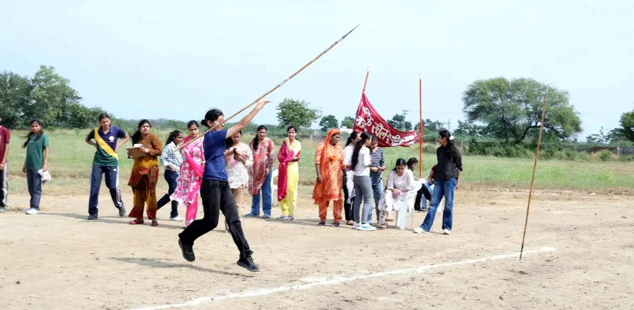 हिसार : राजकीय महिला कालेज की वार्षिक खेलकूद प्रतियोगिता में शरीना बनी बेस्ट एथलीट