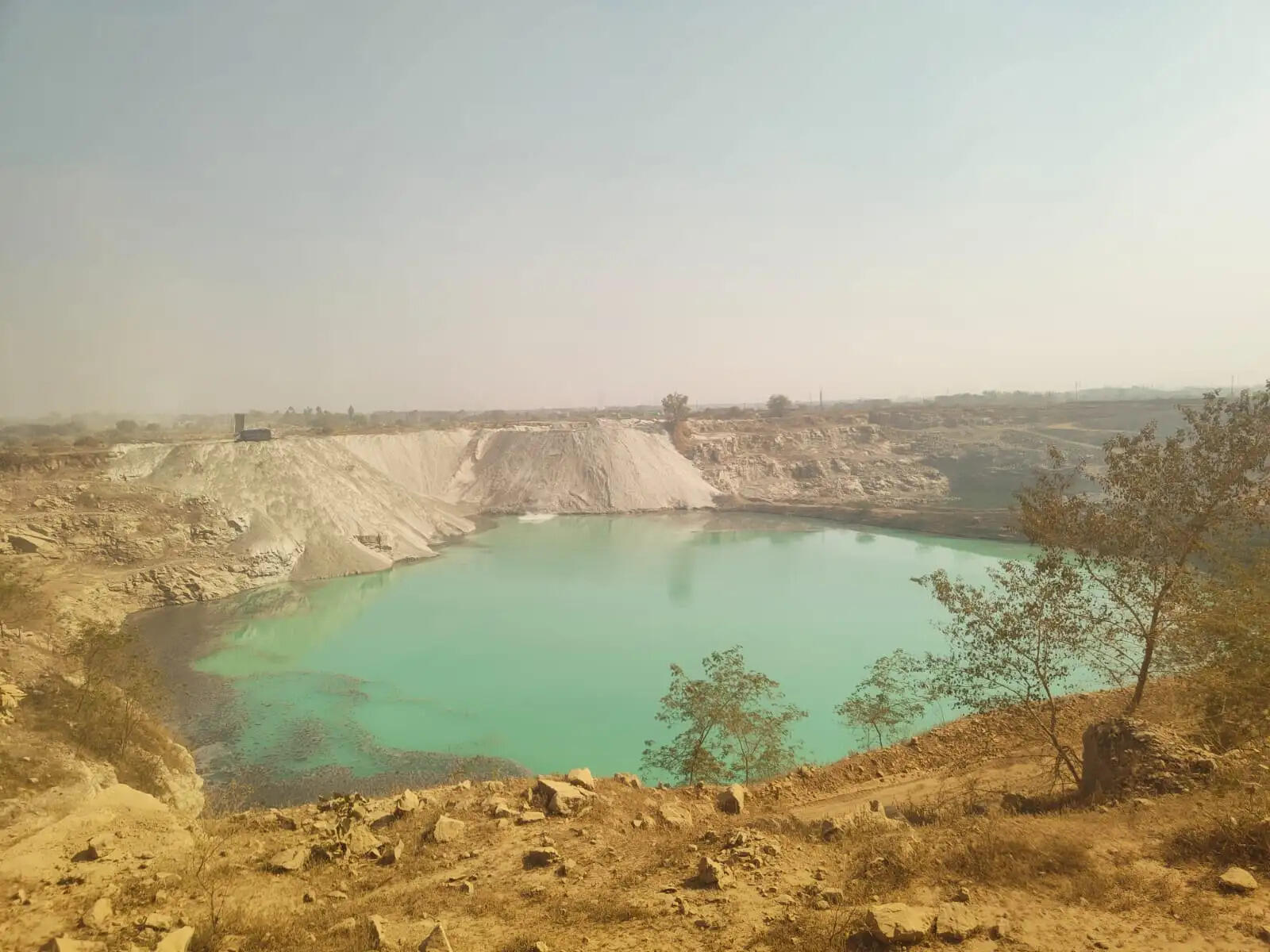 जांजगीर चांपा : अकलतरा में फ्लाई ऐश डंपिंग पर बड़ा सवाल, पानी से भरी खदानों में राखड़ भराव का आरोप