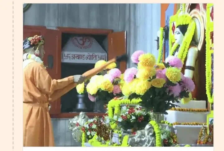विजयादशमी पर गोरक्षपीठाधीश्वर ने किया महायोगी गोरखनाथ का विशिष्ट पूजन, लोक कल्याण की प्रार्थना की