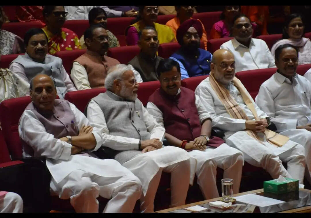 'मंगल मिलन' में मांडविया ने राष्ट्रमंडल खेल और रोजगार पर दिये दो विशेष प्रेजेंटेशन