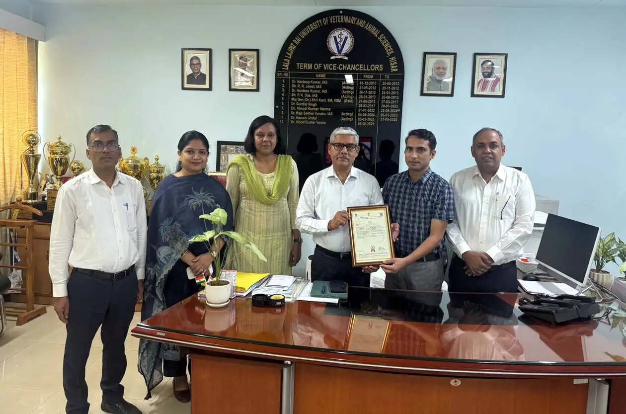 हिसार : पशुओं के सुरक्षित रक्त प्रबंधन के लिए विकसित उपकरण को मिला डिज़ाइन पेटेंट