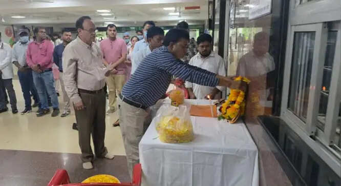 दो अज्ञात चार पहिया वाहनों ने मेकाॅज में पदस्थ वार्ड बॉय काे राैंदा माैके पर हुई माैत