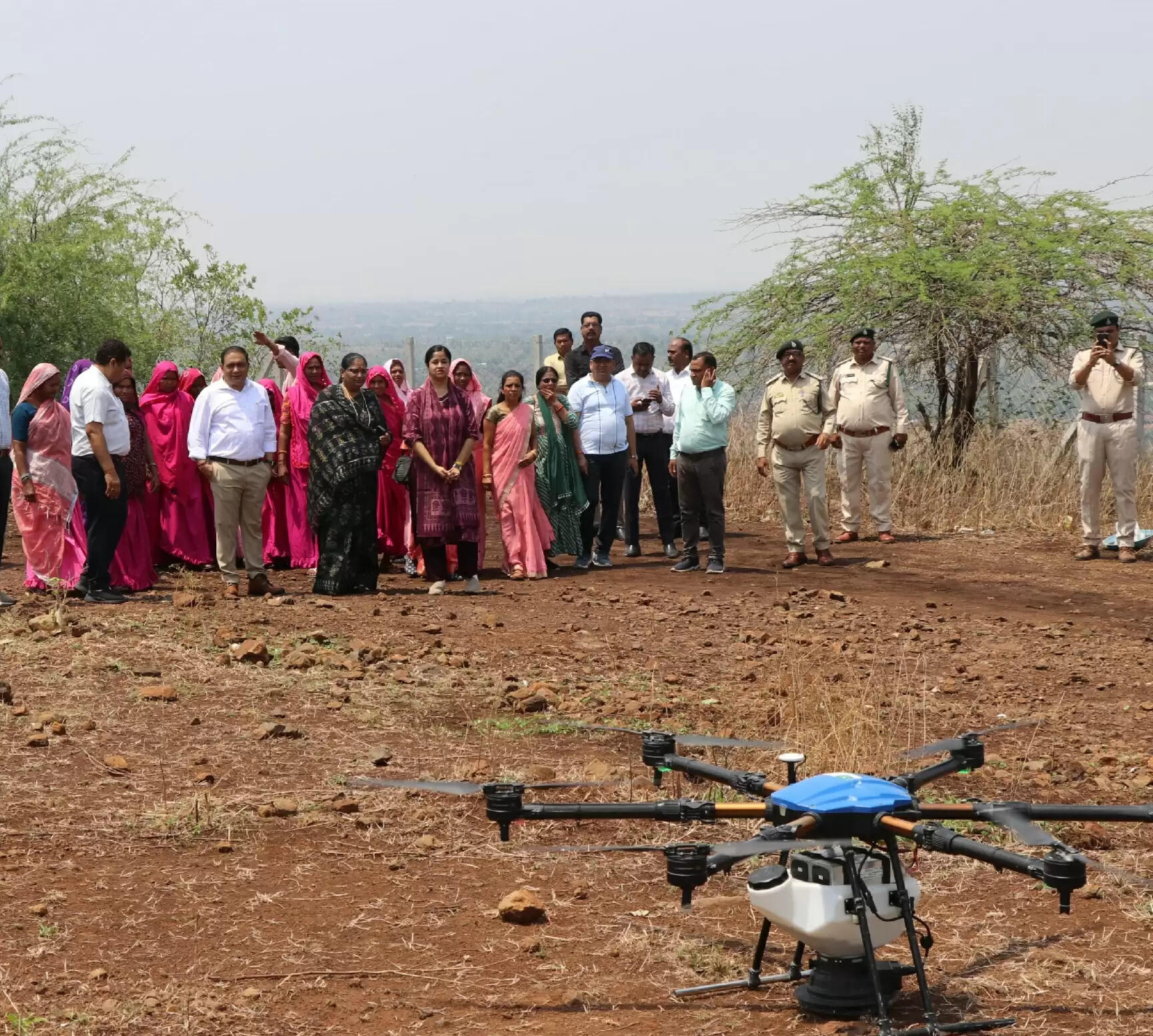 झाबुआ: जल गंगा संवर्धन अभियान में दीदियों द्वारा बनाए गए 25 लाख सीडबॉल ड्रोन ने बिखेरे