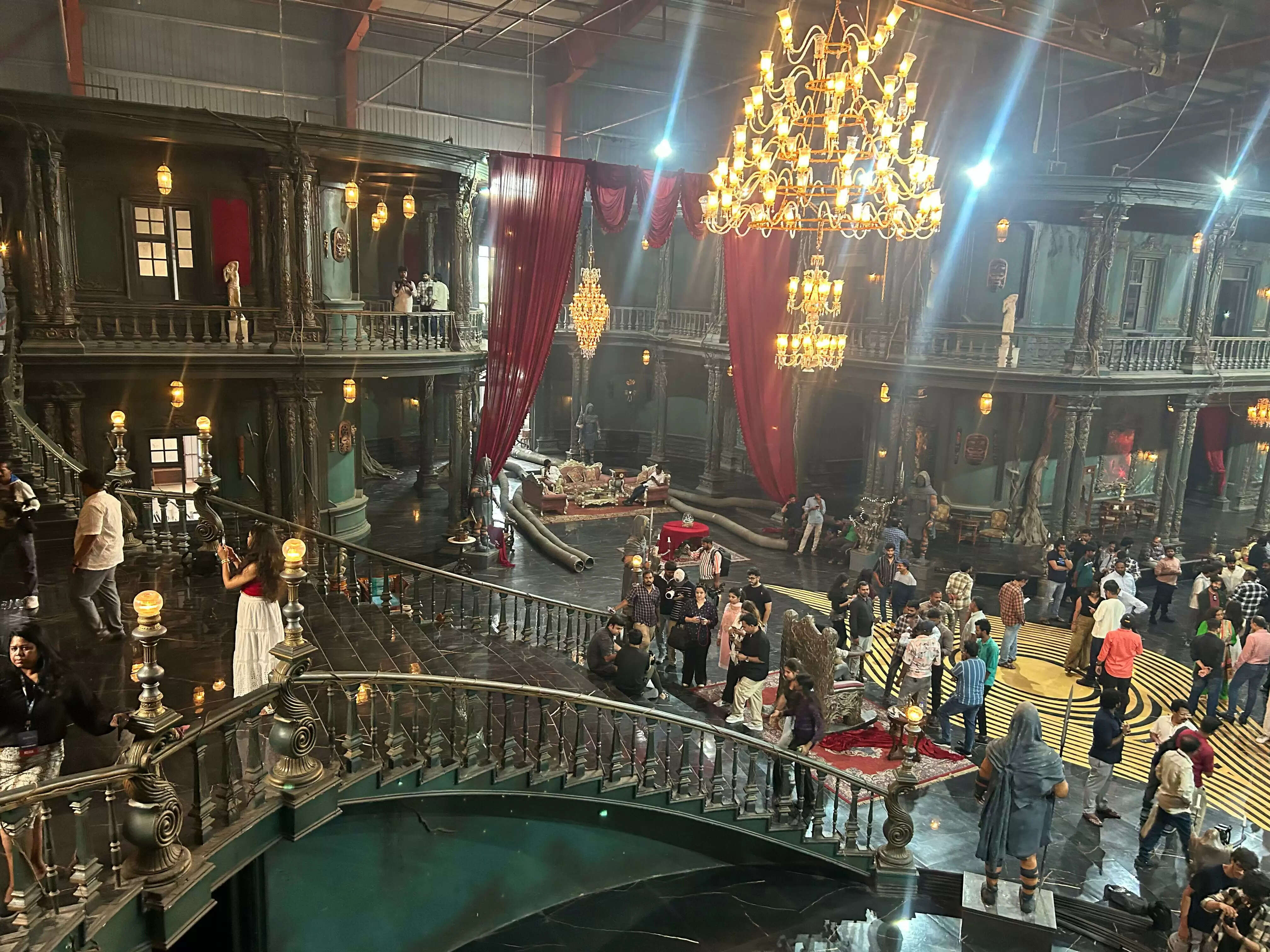 प्रभास की 'द राजा साहब' में हॉरर का तड़का, मेकर्स ने तैयार किया भव्य सेट