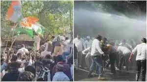 इंदौर में युवा कांग्रेस का प्रदर्शन, रैली निकालकर कलेक्टर का किया घेराव, पुलिस ने बैरिकेडिंग और वॉटर कैनन चला कर रोका