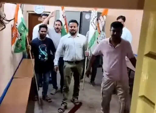 चुनाव 26 : कांग्रेस प्रत्याशी को लेकर खड़गपुर में विरोध